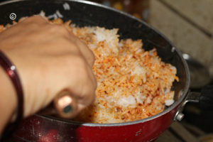 Mix rice, powdered spices and salt.