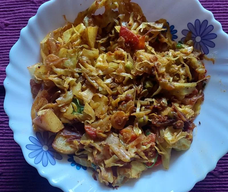 Bandhakopir Torkari | Bengali Dry Cabbage Curry