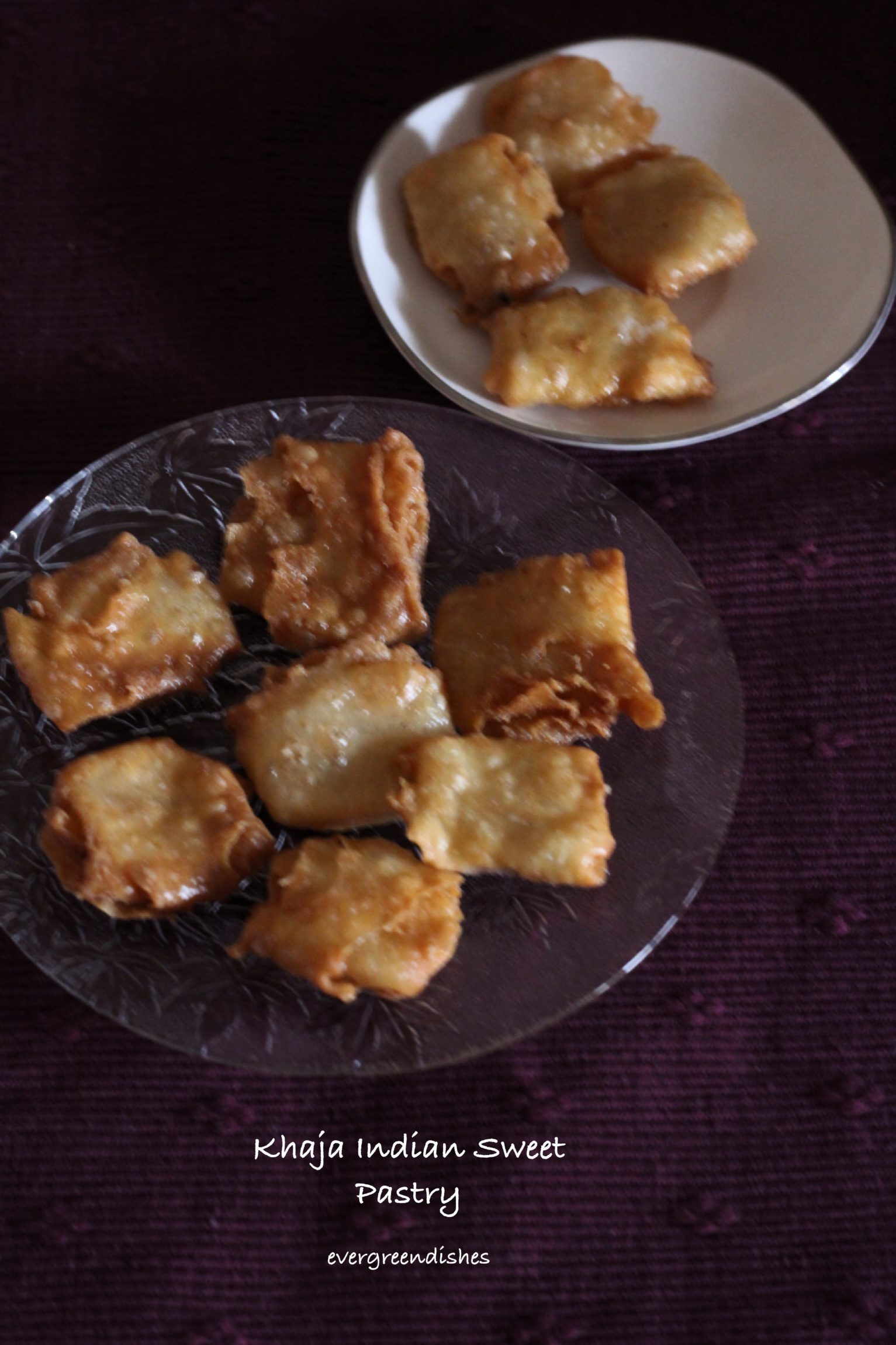 Khaja arranged in glass plates
