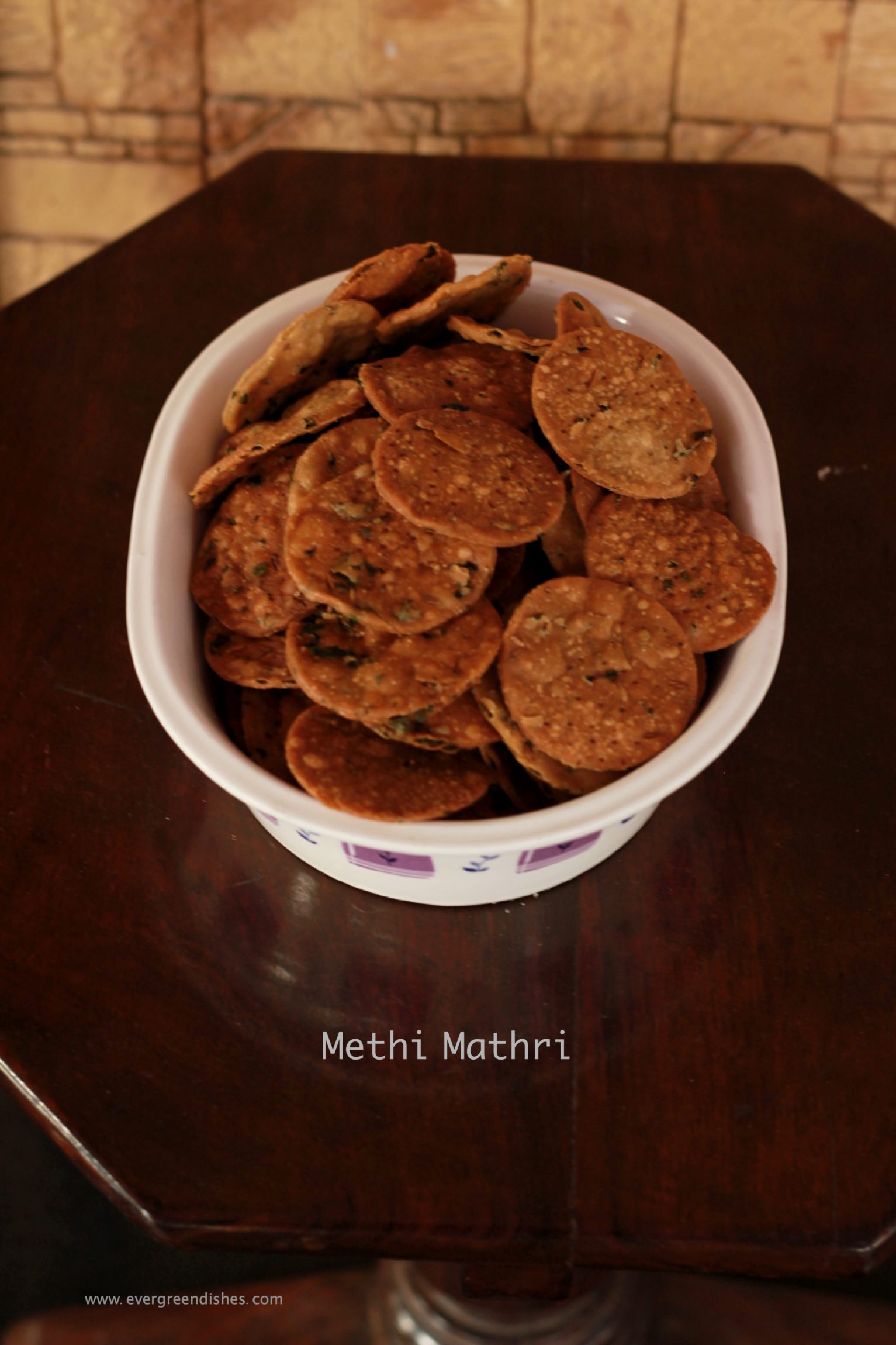 methi mathri